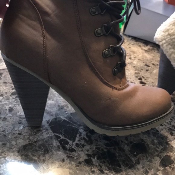 Brown boots - Picture 5 of 8